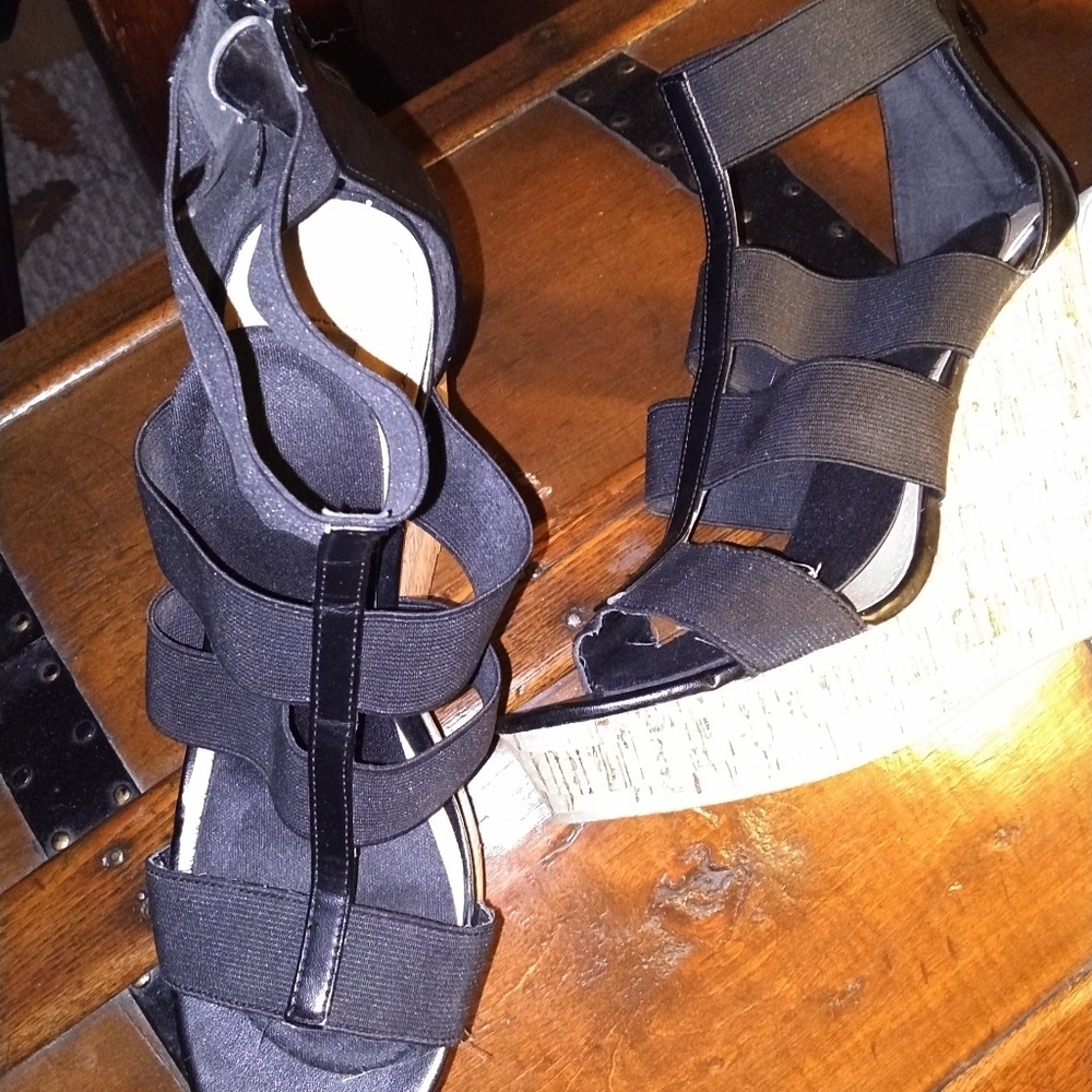 Steve Madden 8.5 strappy wedges